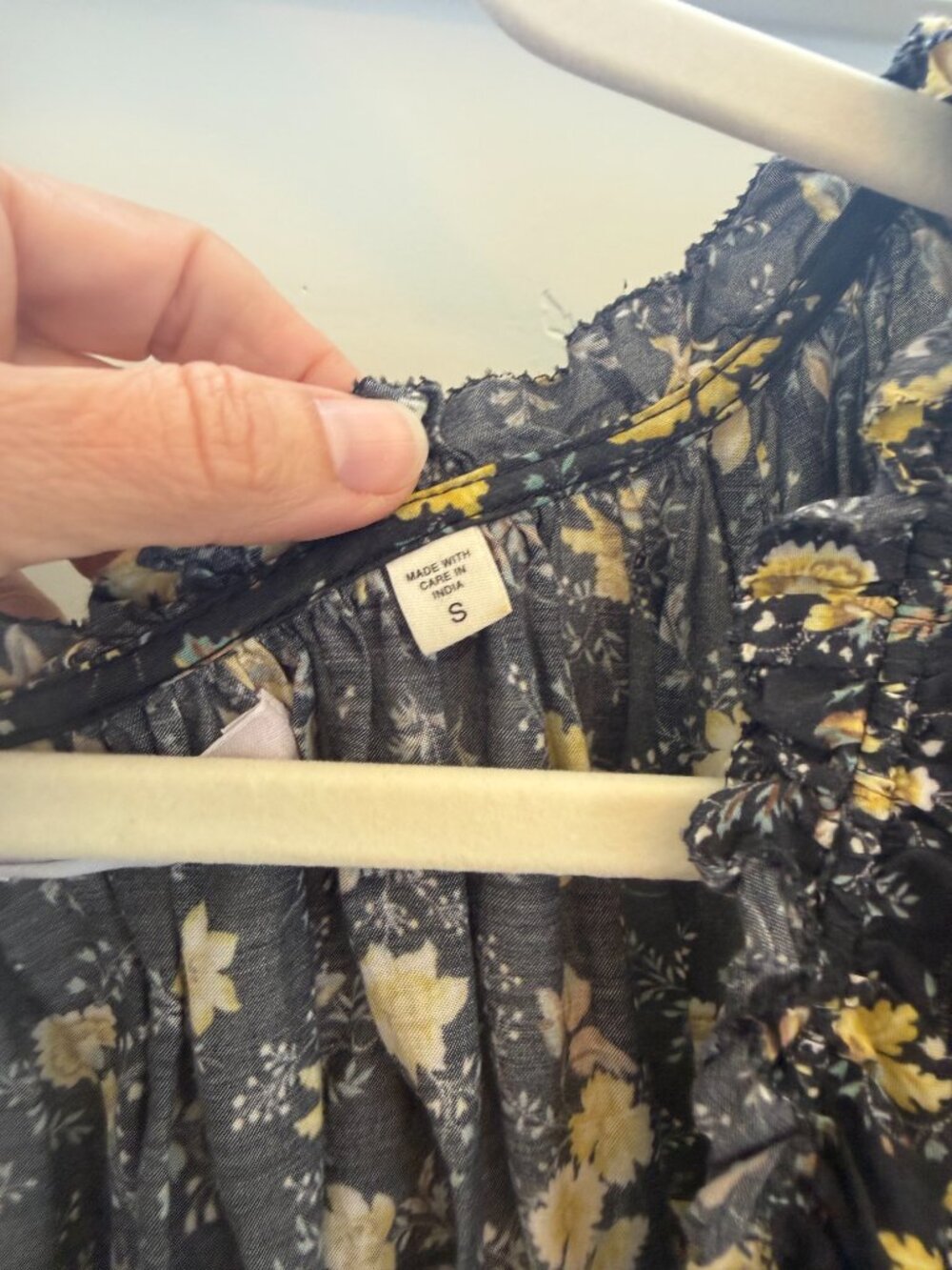 Doen Frederica Top~ Black and Yellow Flowers~ S - Picture 4 of 6